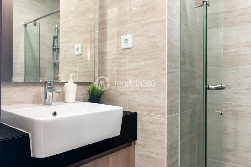 Bathroom Studio Southgate Residence Apartment at Middle Floor