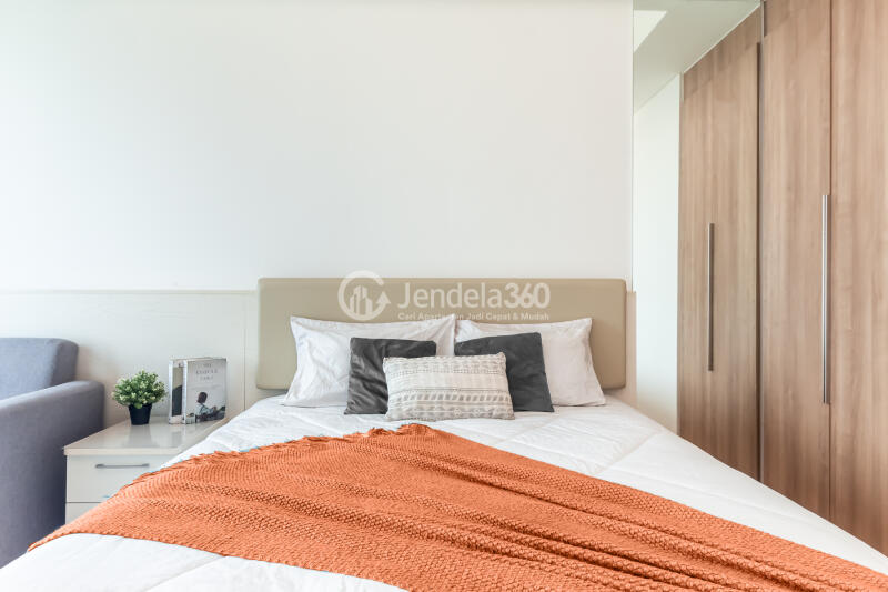 Bedroom Studio Southgate Residence Apartment at Middle Floor