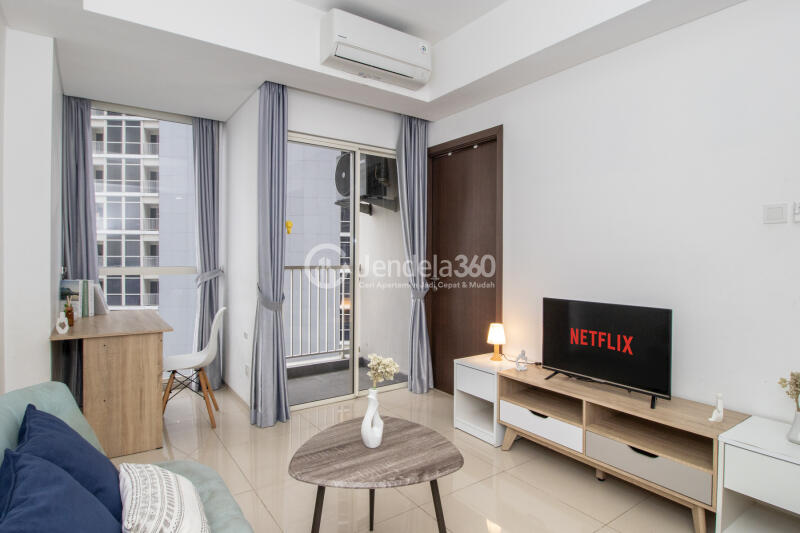 Living Room Pacific Garden Apartment 2BR View City