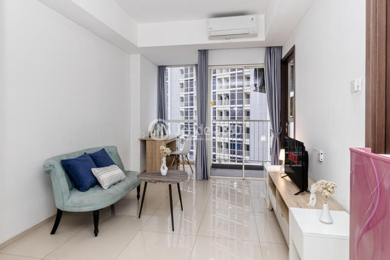Living Room Pacific Garden Apartment 2BR View City