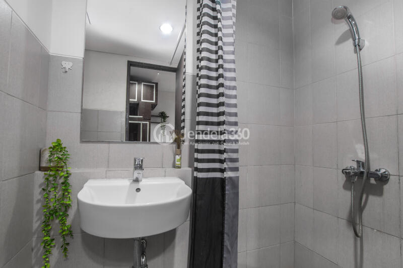 Bathroom Low Floor Studio Apartment with City View at Bintaro Icon Apartment