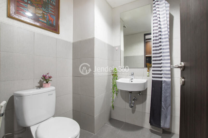Bathroom Low Floor Studio Apartment with City View at Bintaro Icon Apartment
