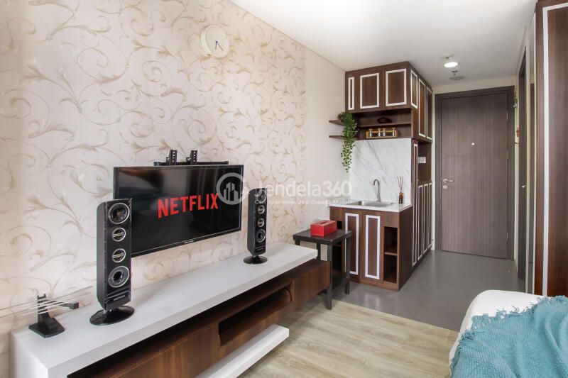Bedroom Low Floor Studio Apartment with City View at Bintaro Icon Apartment
