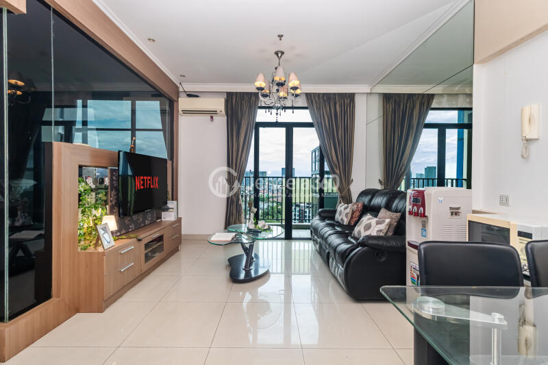 Living Room Stunning 2BR Apartment at Hamptons Park Apartment High Floor