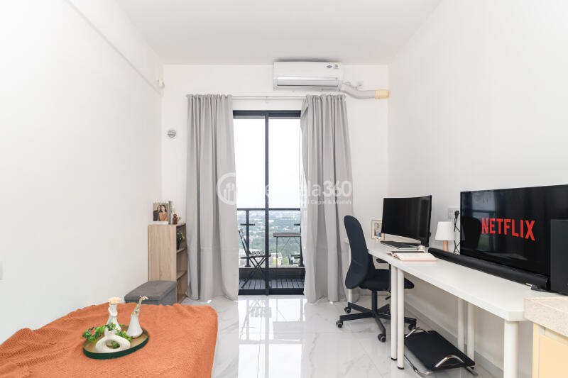 Bedroom Studio Apartment with City View at Sky House BSD Apartment