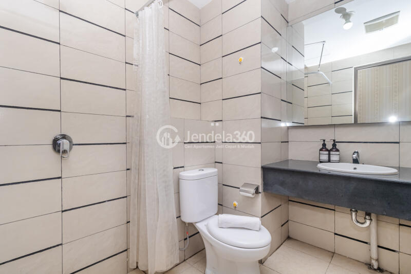 Bathroom Studio Apartment with City View at Pasar Baru Mansion Apartment