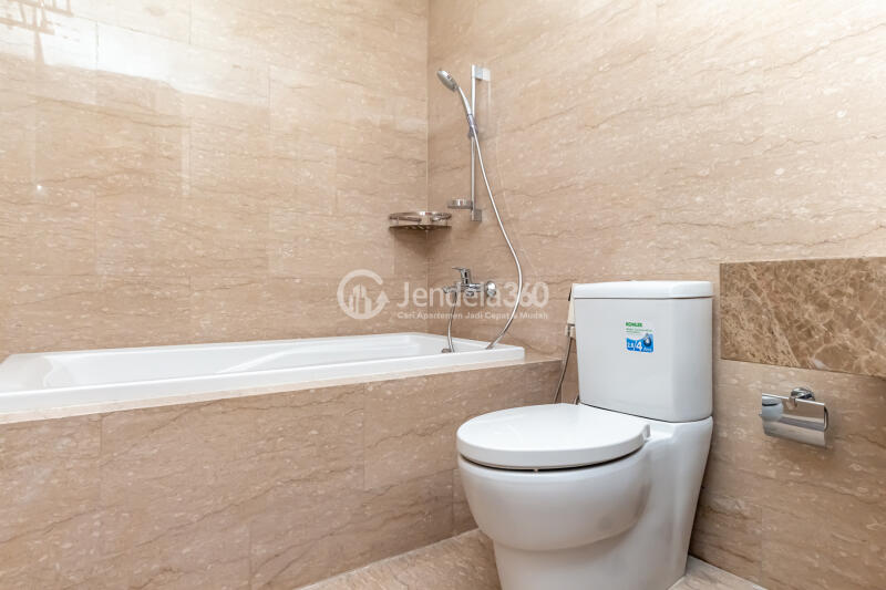 Bathroom High Floor 2BR Apartment with City View at Menteng Park