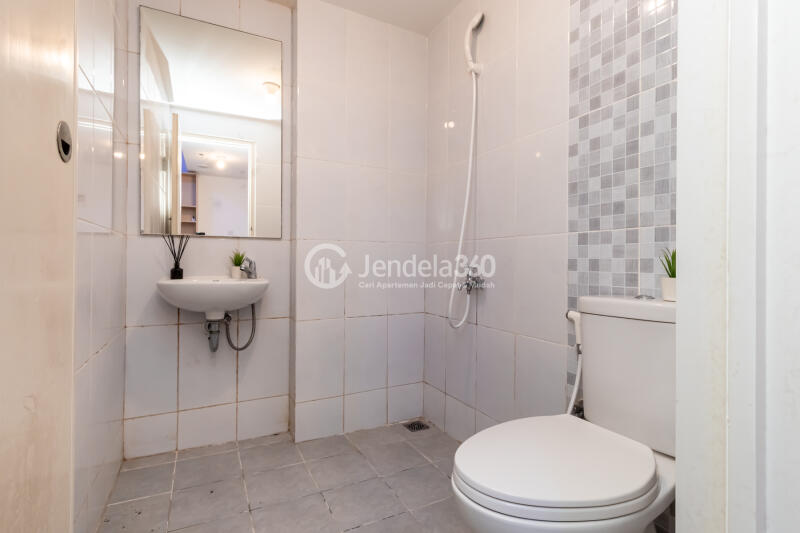 Bathroom Japanese Minimalist Style 2BR Apartment with City View at Tokyo Riverside Apartment