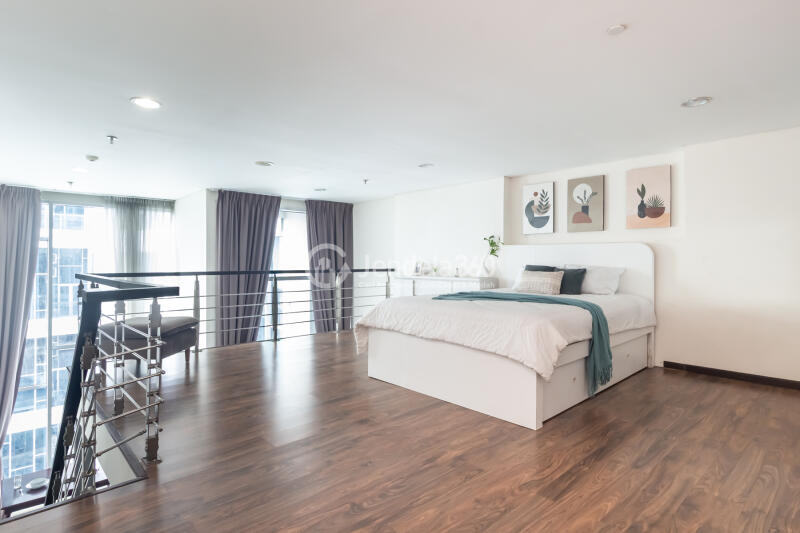 Bedroom Comfortable 1BR Apartment Low Floor with City View at Brooklyn Alam Sutera Apartment