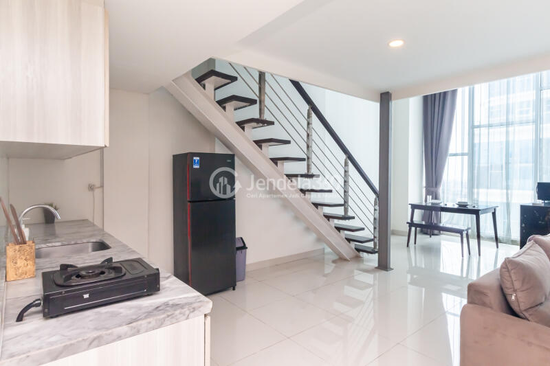 Kitchen Comfortable 1BR Apartment Low Floor with City View at Brooklyn Alam Sutera Apartment