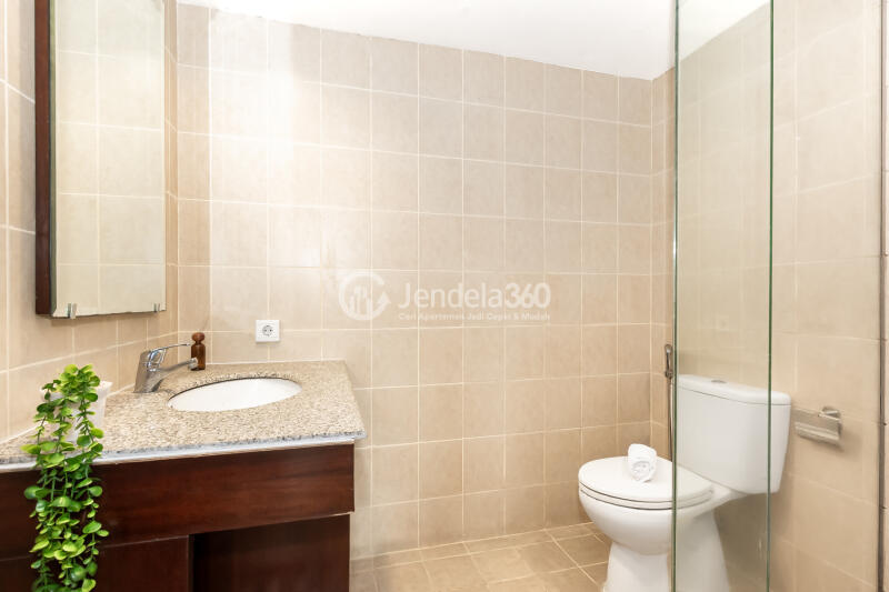 Bathroom Cozy 1BR Apartment Near Kampung Bandan Station with City View at Mediterania Marina Ancol Apartment