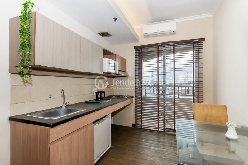 Kitchen Cozy 1BR Apartment Near Kampung Bandan Station with City View at Mediterania Marina Ancol Apartment