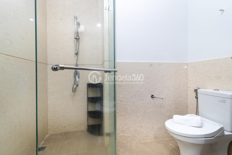 Bathroom Comfy 1BR Apartment at Southgate Residence Connected to AEON Mall Tanjung Barat