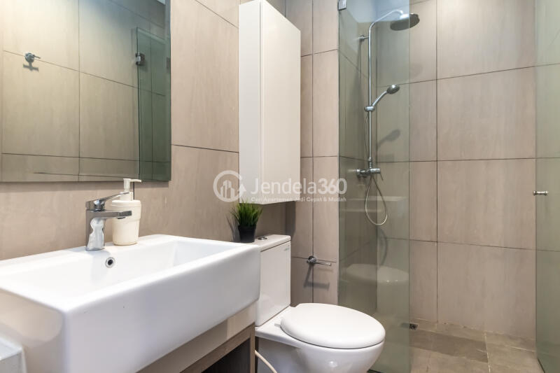 Bathroom Stylish 2BR Apartment High Floor with City View at Fatmawati City Center Apartment