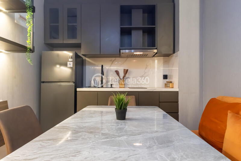 Kitchen Stylish 2BR Apartment High Floor with City View at Fatmawati City Center Apartment