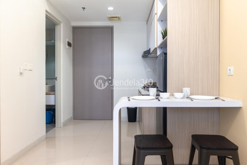 Dining Room Middle Floor 1BR Apartment with City View at Vasanta Innopark Apartment