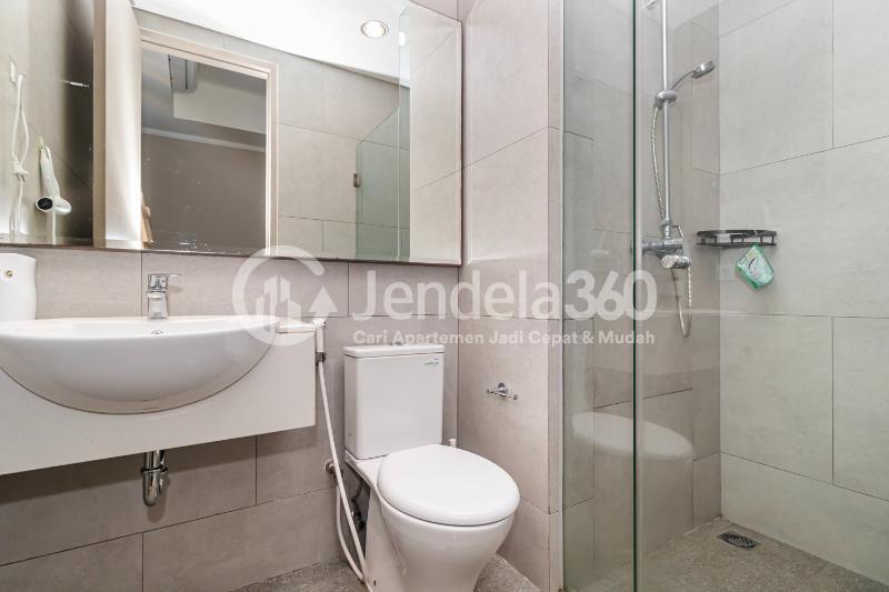Bathroom Menara Jakarta Apartment 2BR Fully Furnished