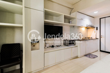 Bedroom Middle Floor Studio Apartment with City View at Tamansari Sudirman