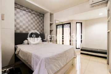 Bedroom Middle Floor Studio Apartment with City View at Tamansari Sudirman