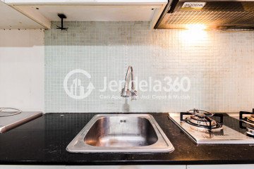 Kitchen Middle Floor Studio Apartment with City View at Tamansari Sudirman