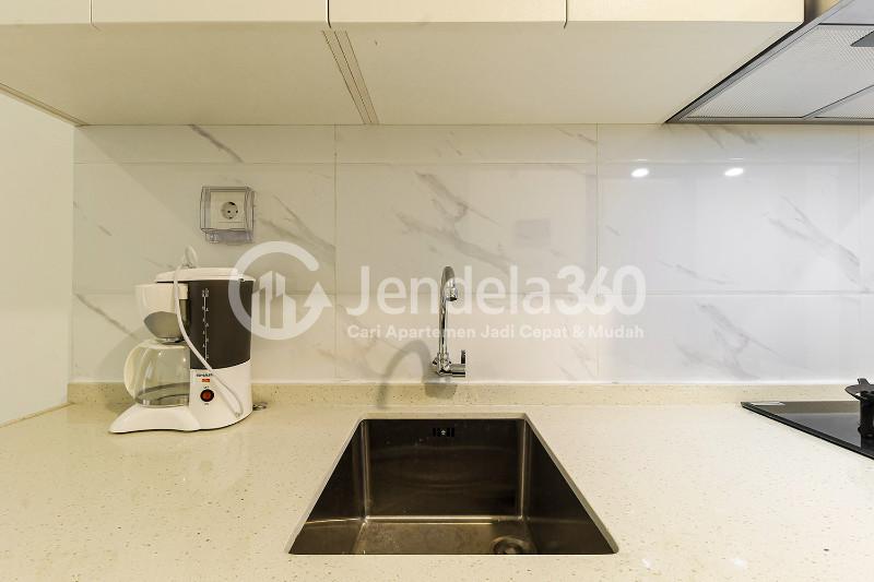 Kitchen Lovely Studio Apartment with A Comfortable Garden at Sky House Alam Sutera