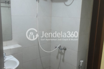 Bathroom 1BR Grand Dhika City Apartment at Middle Floor
