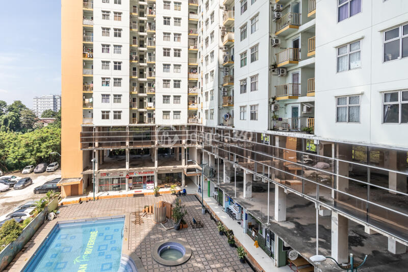 Balcony Pancoran Riverside Apartment 2BR Fully Furnished