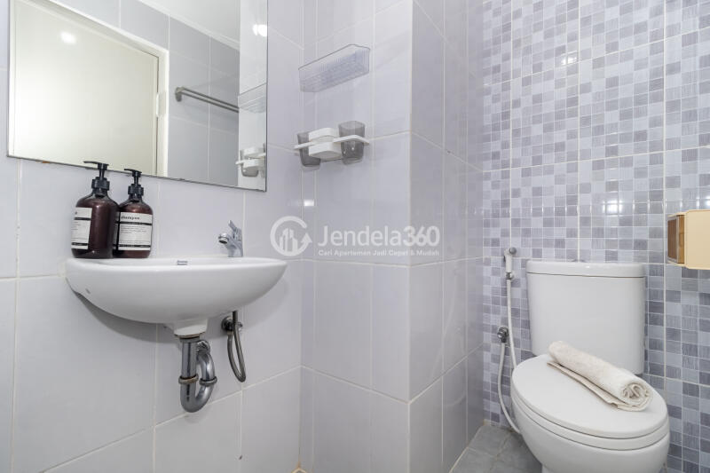 Bathroom A Comfy and Compact Studio Apartment with City View at Tokyo Riverside