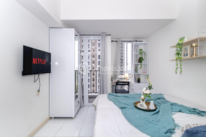 Bedroom A Comfy and Compact Studio Apartment with City View at Tokyo Riverside