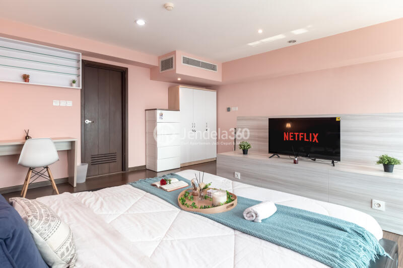 Bedroom Homey 1BR Apartment High Floor with City View at U Residence Karawaci