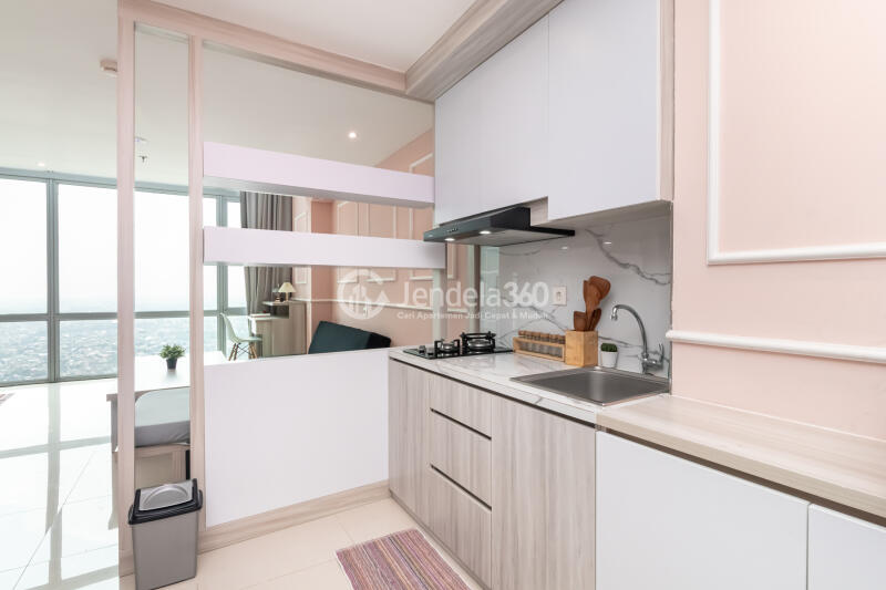 Kitchen Homey 1BR Apartment High Floor with City View at U Residence Karawaci