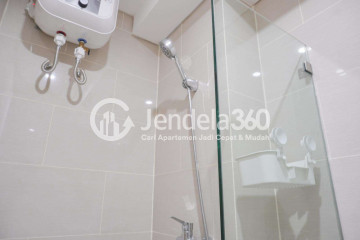 Bathroom High Floor Studio Apartment with City View at Daan Mogot City Apartment