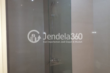 Bathroom Restful Studio Apartment at Sedayu City Apartment Tower Melbourne