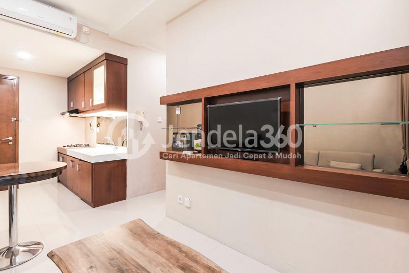 Living Room 2BR Apartment with City View at Signature Park Grande, 10 Mins to Halim Perdanakusuma Airport