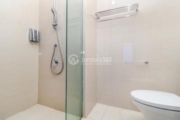 Bathroom 2 Simply Look 2BR Apartment High Floor with  View at Puri Mansion