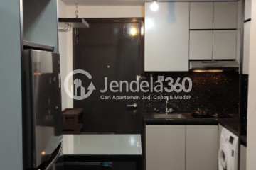Kitchen 1BR Apartment with City View at Signature Park Grande