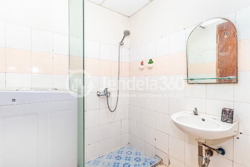 Bathroom Spotless 1BR Apartment at Permata Eksekutif Apartment Tower 2