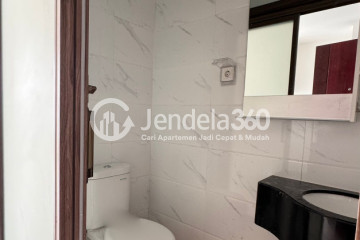 Bathroom Stylish Studio Apartment Low Floor with  View at Sky House Alam Sutera