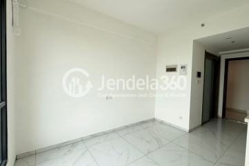 Bedroom Stylish Studio Apartment Low Floor with  View at Sky House Alam Sutera