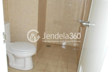 Bathroom 2BR Apartment with  View at Green Lake Sunter Apartment