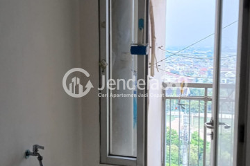 Kitchen Middle Floor 2BR Apartment with  View at Green Lake Sunter Apartment