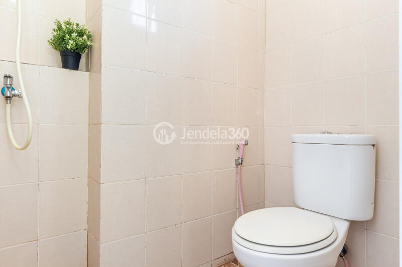 Bathroom Studio Puri Park View Apartment at Tower CB