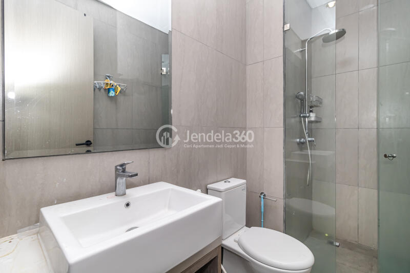 Bathroom High Floor 2BR Apartment with City View at Fatmawati City Center Apartment