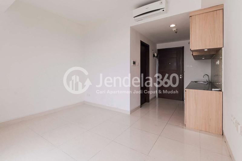 Bedroom Relaxing Studio Apartment at The Crest West Vista Puri on Lower Ground