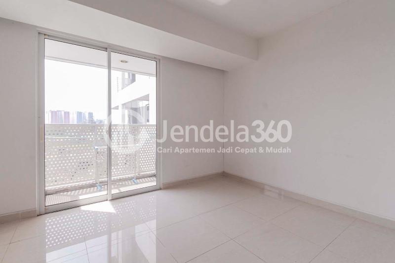 Bedroom Relaxing Studio Apartment at The Crest West Vista Puri on Lower Ground