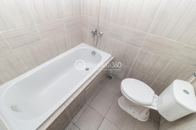 Bathroom Fancy 1BR Apartment at Vasanta Innopark Apartment Low Floor