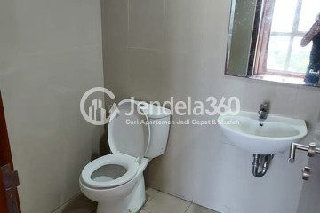 Bathroom 1BR M Town Signature Serpong Apartment at High Floor