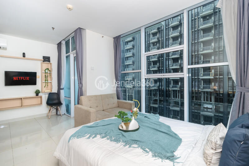 Bedroom Middle Floor Studio Apartment with City View at Brooklyn Alam Sutera Apartment