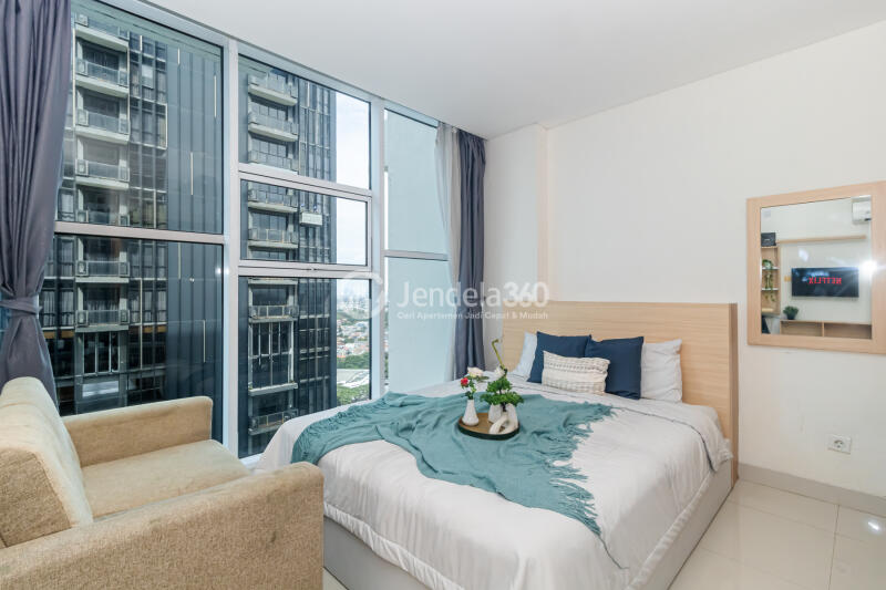 Bedroom Middle Floor Studio Apartment with City View at Brooklyn Alam Sutera Apartment
