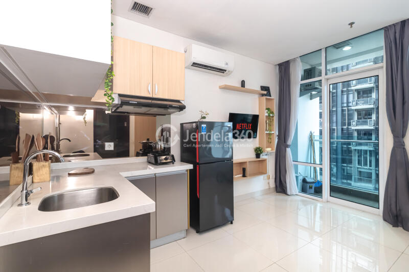 Kitchen Middle Floor Studio Apartment with City View at Brooklyn Alam Sutera Apartment